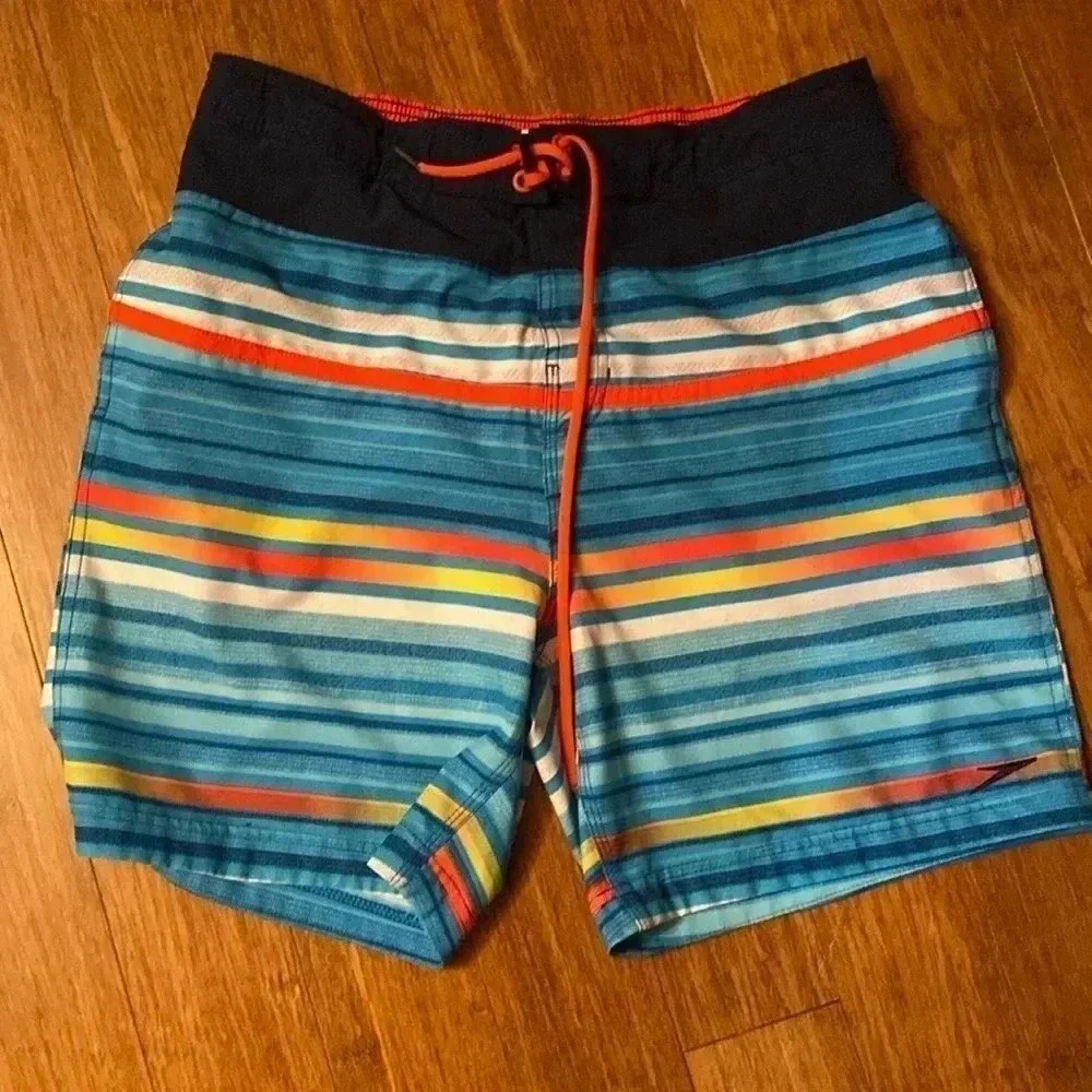 Speedo men’s swim trunks - large - 7 in inseam - blue stripes - great condition